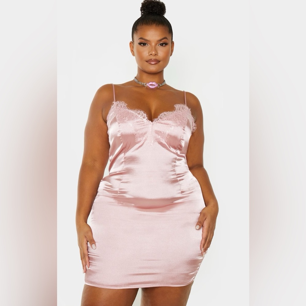 PrettyLittleThing Plus Size Lace Trim Bodycon Dress